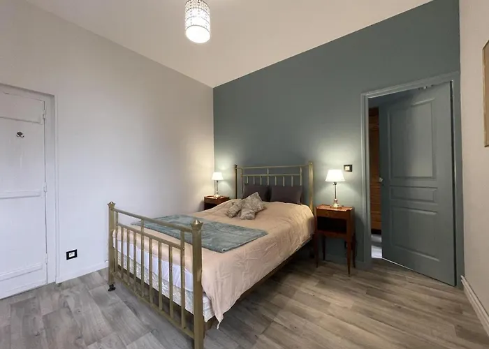 Demeure De Caractere Avec Animaux Acceptes - Fr-1-489-457 * Vernusse